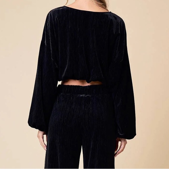Black Velvet Cropped Sweater - Picture 2 of 5